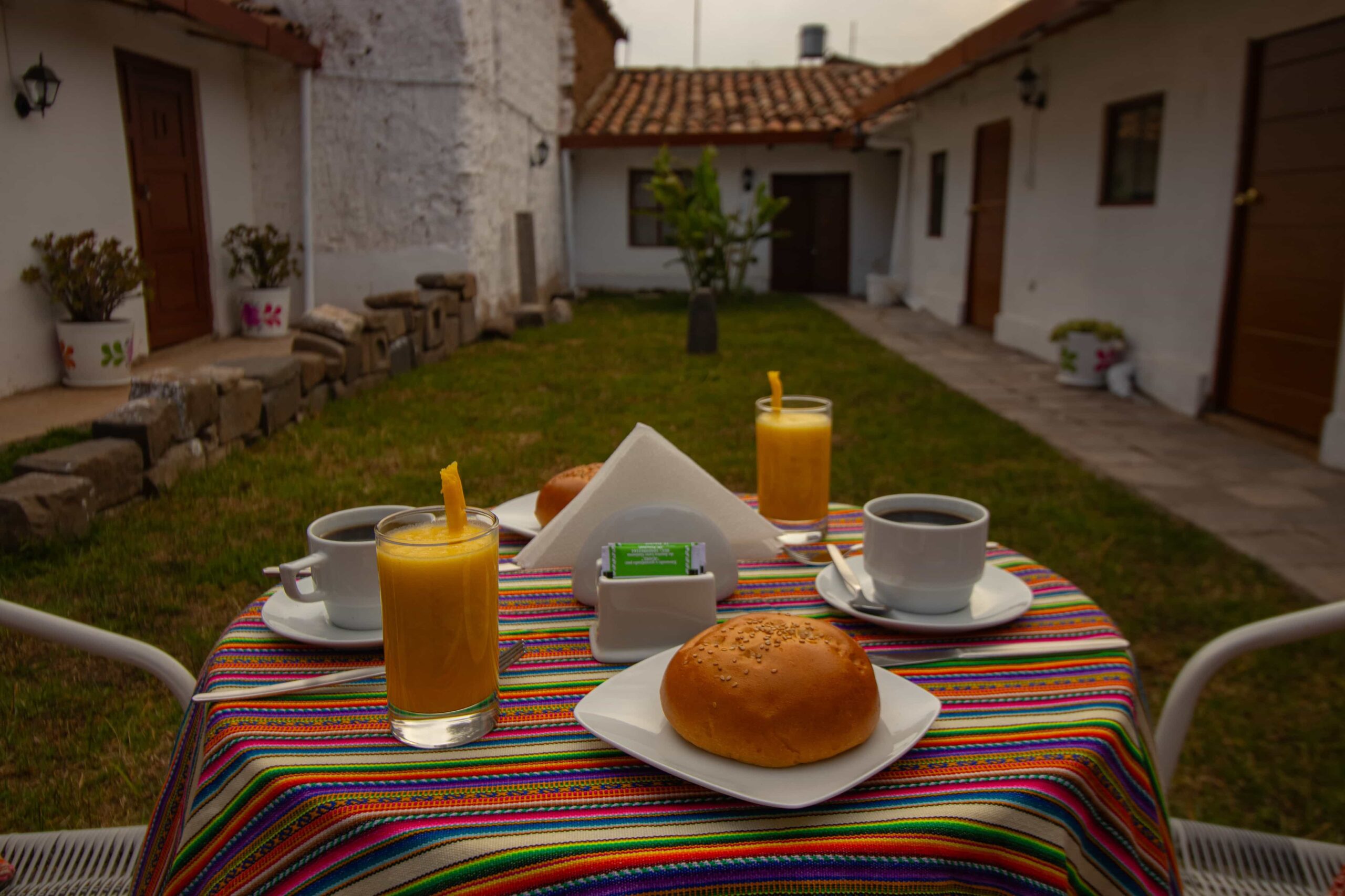 The decoration includes local artwork reflecting the culture of the region-Hotelencantodesanblas